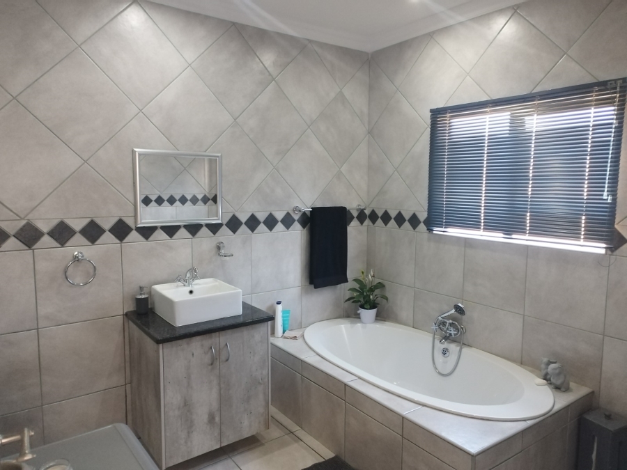2 Bedroom Property for Sale in Doringkruin North West